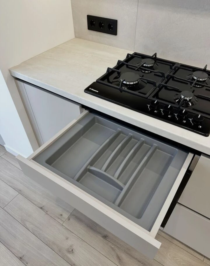 Кухня гарнитур. 3000 кухонь в год